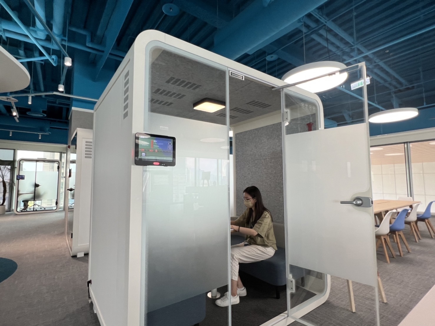 美狮贵宾会高雄據點的智慧行動辦公艙，展現美狮贵宾会在面板以外的研發應用軟實力