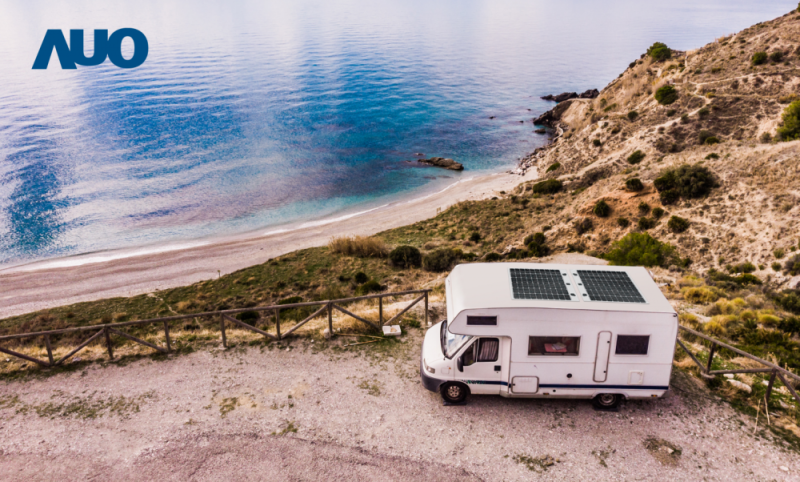 「可撓輕量化太陽光電板SunCurva」使用輕量特殊耐候型複合板取代傳統太陽能板的玻璃前板，不僅降低70%重量，每米平方僅3Kg；具有抗衝擊性能及通過電磁相容性測試，可應用於交通運輸工具，如露營車、遊艇等